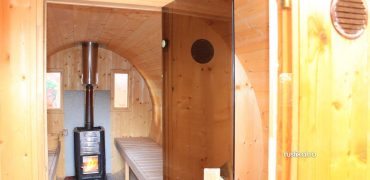 rustikal-sauna in butoi din lemn (14)